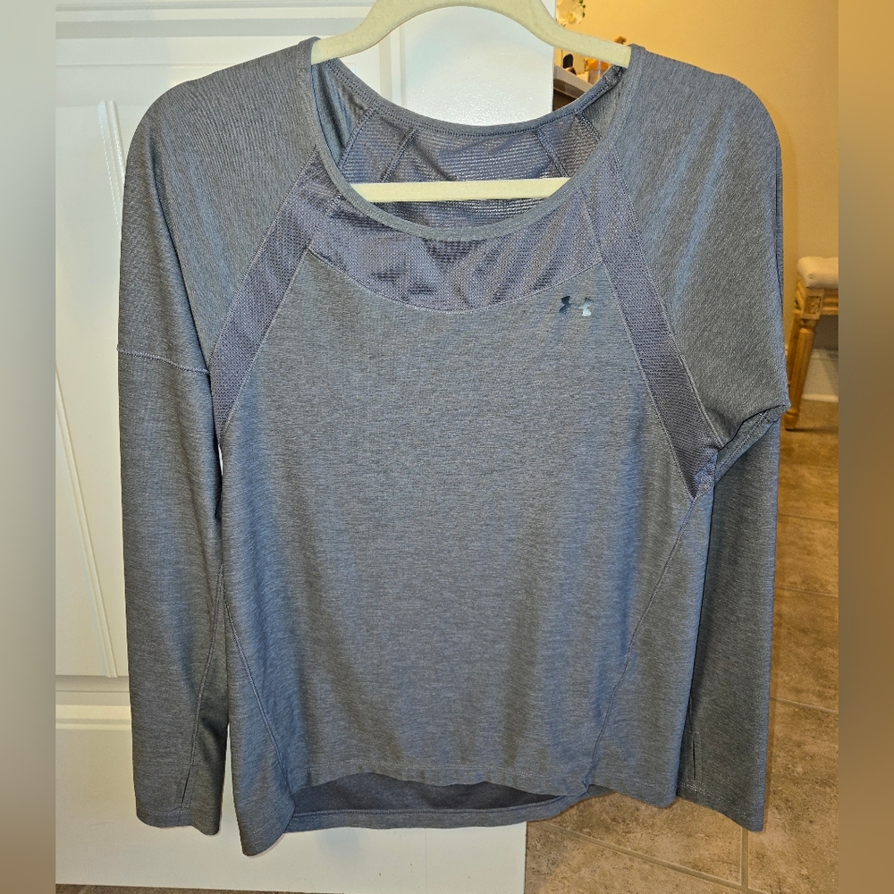 🌟Under Armour Dry Fit Gray Long Sleeve Workout tshirt Size S PTP 17 1/2"